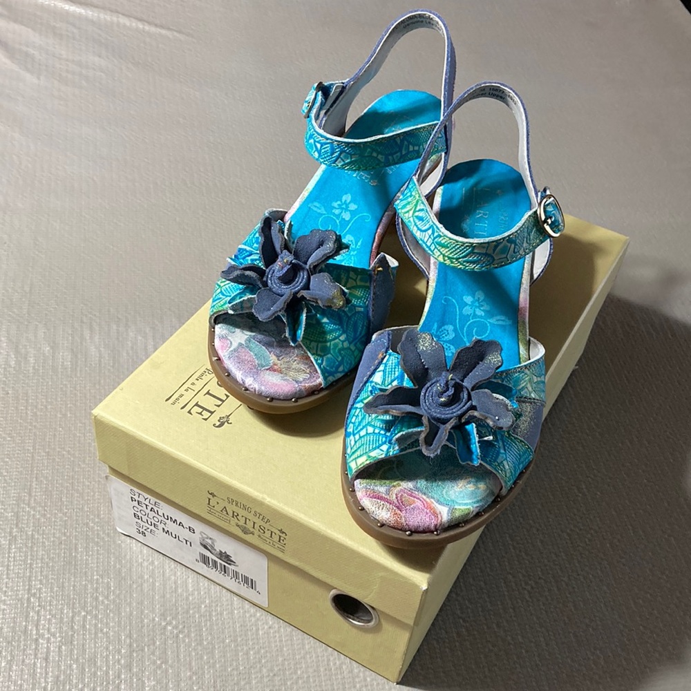 L’Artiste Petaluma in blue 38